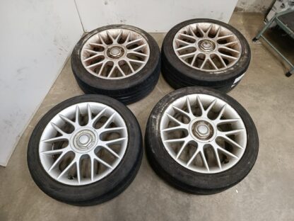 832111 - Image 4
