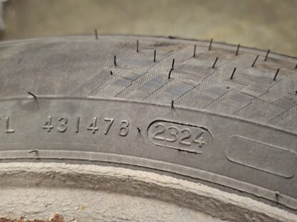 837405 - Image 3
