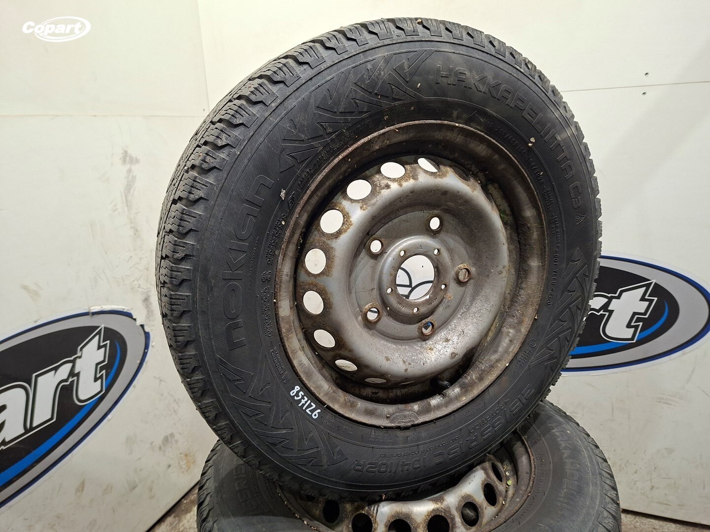 858132