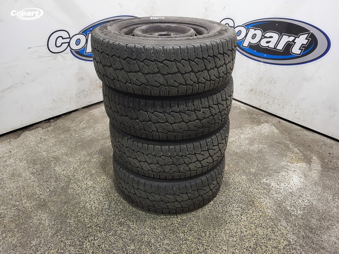858213 - Image 3