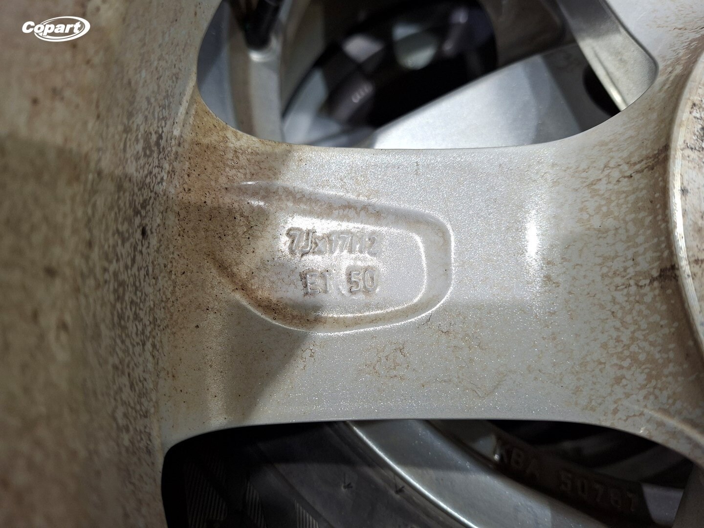 858883 - Image 3