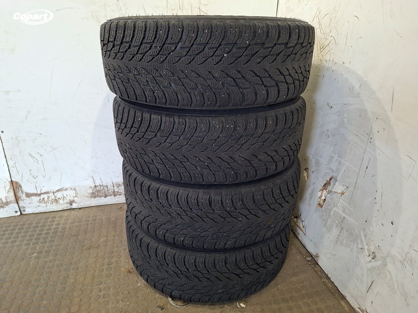 858915 - Image 3