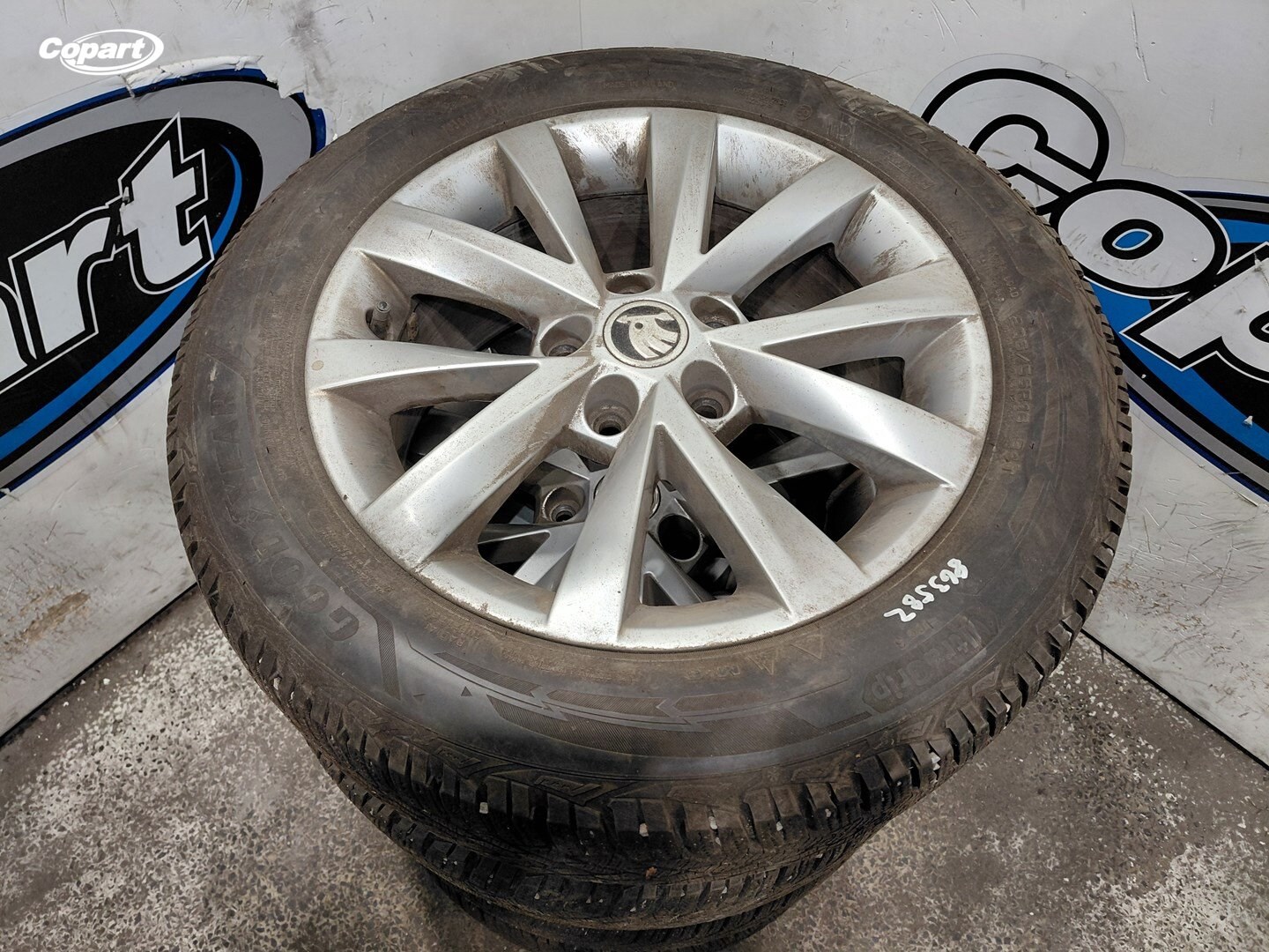 863906 - Image 2